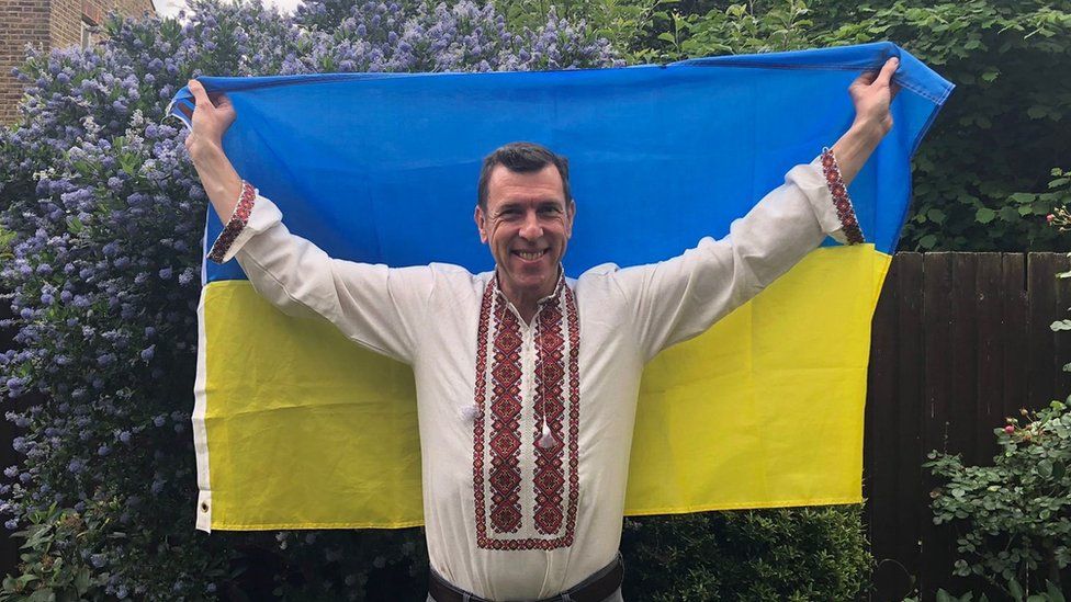 , Andriy Smondulak, who is travelling from London for the match, will wear his Ukrainian embroidered shirt