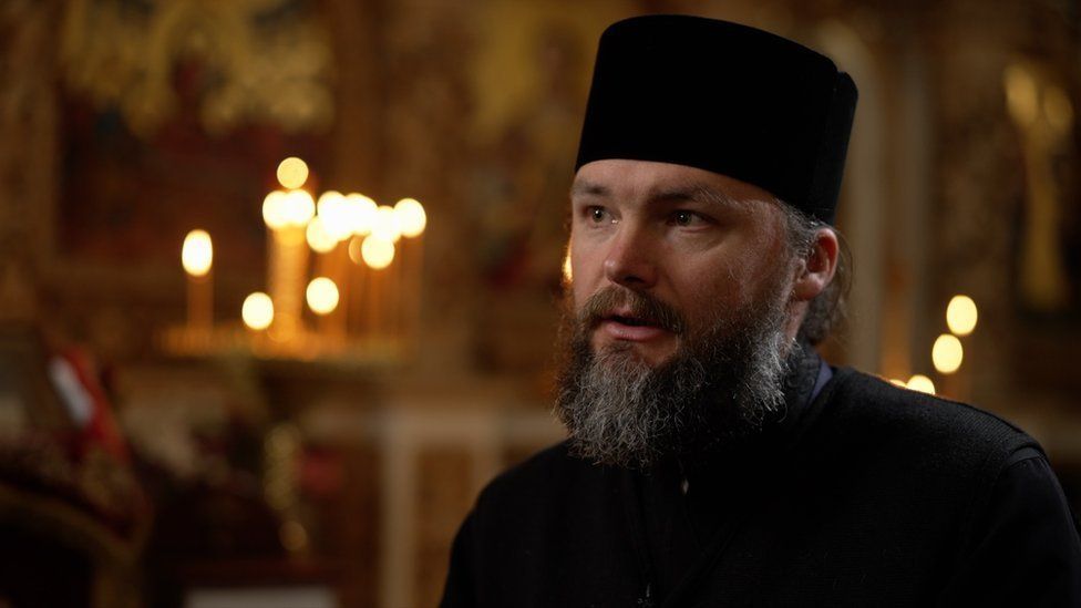 Архиепископ Федор стал больше беспокоиться, когда Мариуполь был окружен русскими