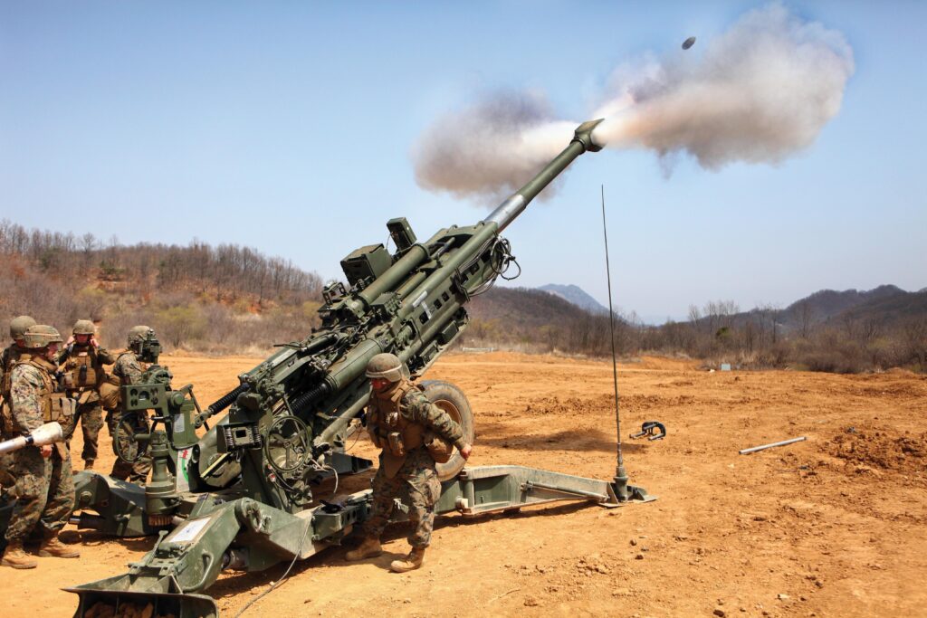 Артиллерия в Украине: M777A2 12-го полка 3-й дмп на стрельбах в Паджу, Республика Корея. 2013 год.
