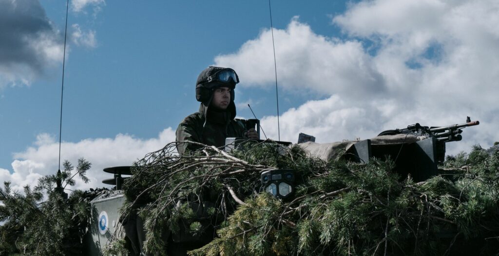 Финский солдат во время военных учений вместе с американскими и другими западными войсками в Финляндии в этом месяце.
