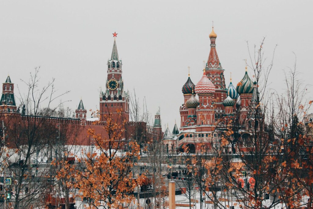 Google Play Store запрещает пользователям в России приобретать или обновлять платные приложения