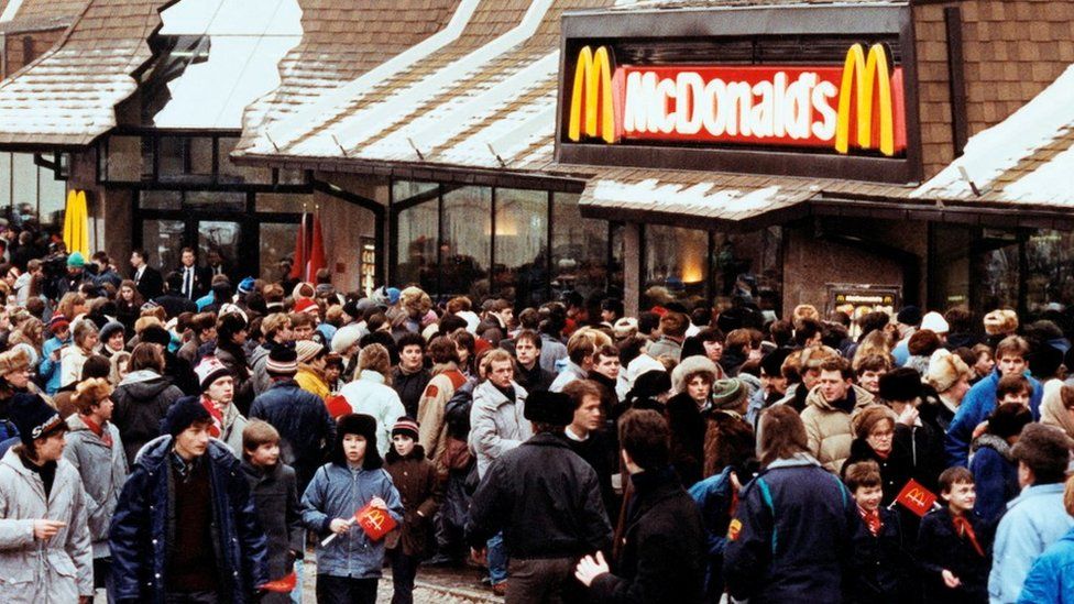Первый McDonald's открылся в Москве в 1990 году