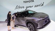 Toyota отзывает электромобили из-за проблем с болтающимися колесами