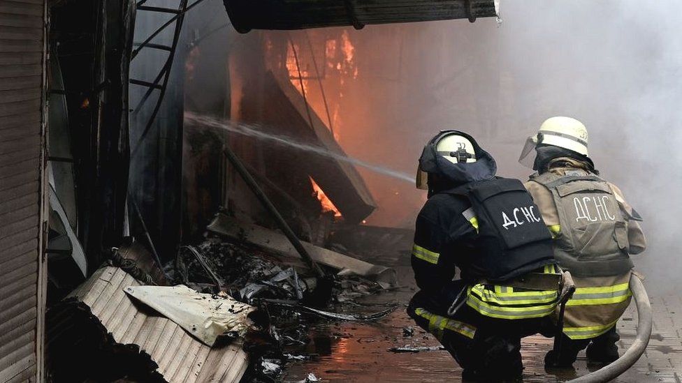 , Market blaze: Slovyansk is under Russian fire as the frontline approaches