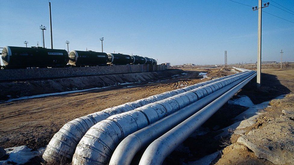 Казахская нефть экспортируется по трубопроводу из региона Каспийского моря
