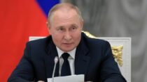 Обзор Украины: Путин бросает вызов Западу, а Зеленский отдает дань уважения Джонсону