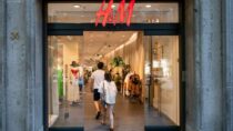 H&M распродает акции перед отъездом из России