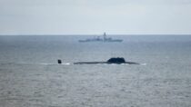 Королевский флот отслеживает две российские подводные лодки в Северном море