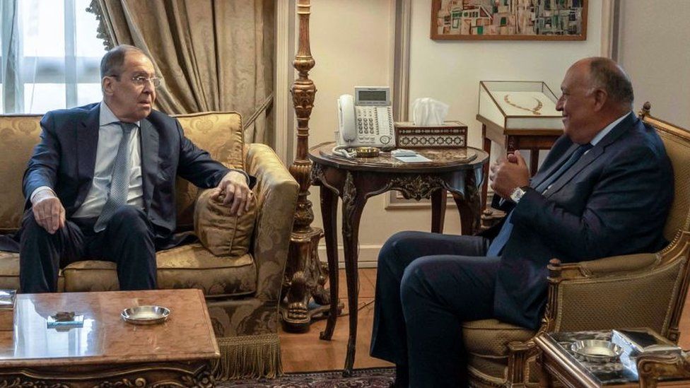 Egyptian Foreign Minister Sameh Shokry (R) met Sergei Lavrov on Sunday