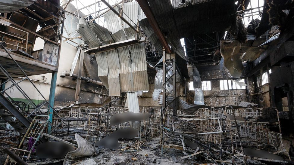 Красный Крест. Би-би-си размыла часть фотографии, на которой изображено здание после нападения.