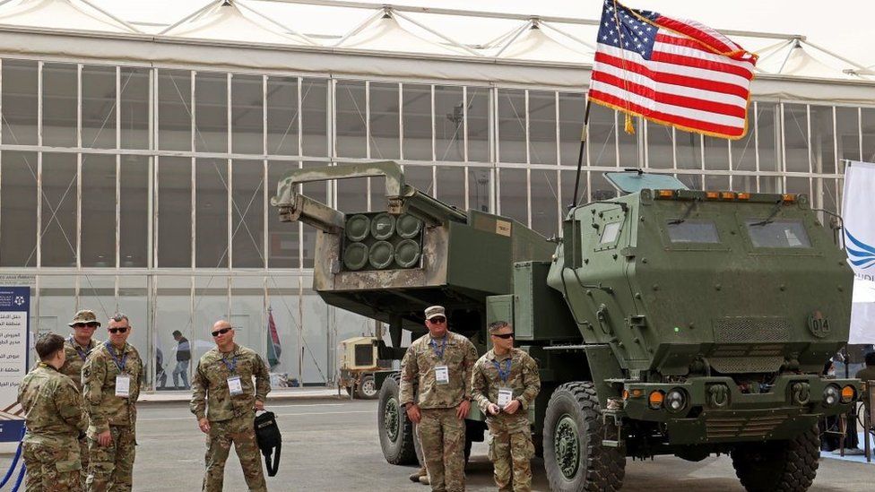 Военные США на оборонной выставке в Саудовской Аравии в марте