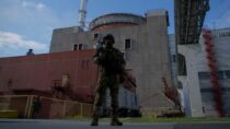 Опасения по поводу атомной электростанции в Запорожье и крупные повреждения на авиабазе в Крыму