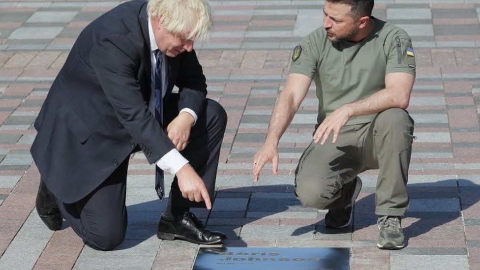 Zelensky and Johnson attend the inauguration of a plate with Johnson's name on the "Walk of the Brave", dedicated to politicians who support Ukraine