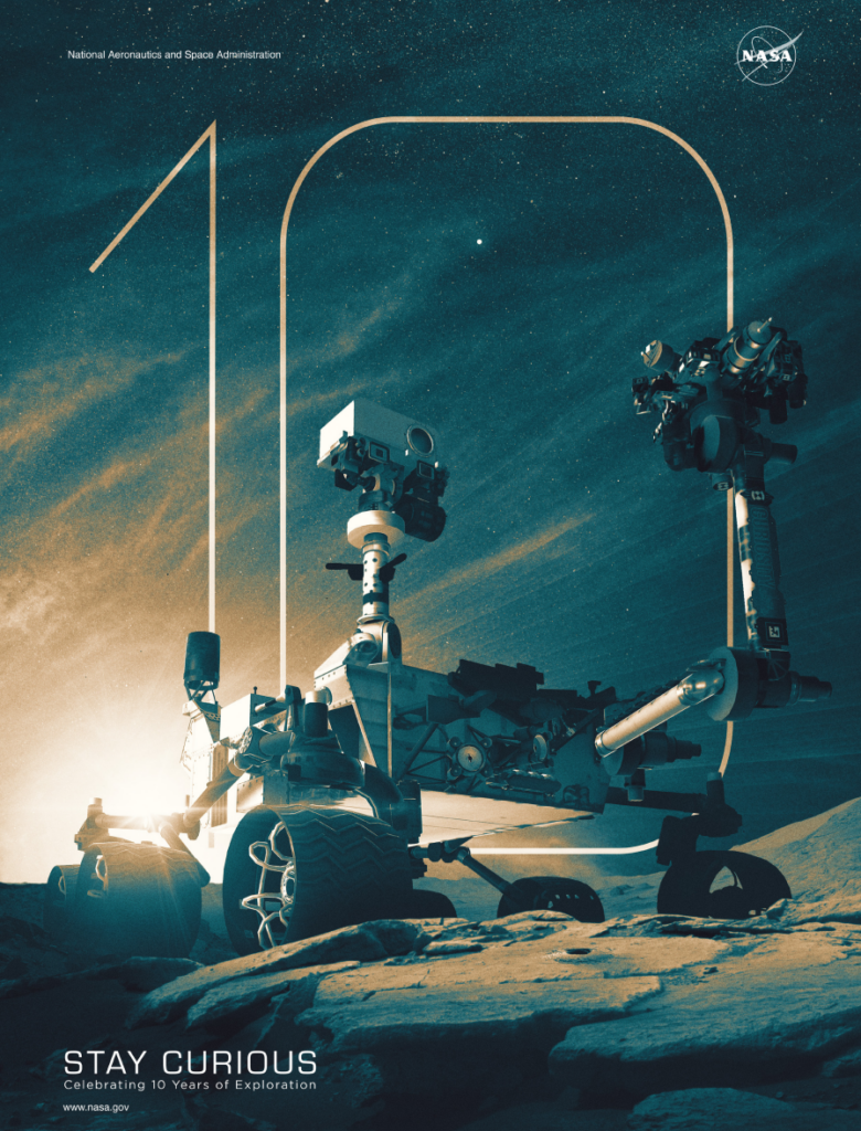 Постер к 10-летию Curiosity: Оставайтесь любознательными вместе с NASA и отпразднуйте 10-летие пребывания марсохода Curiosity на Красной планете с помощью двустороннего плаката, на котором перечислены некоторые из вдохновляющих достижений отважного исследователя. 