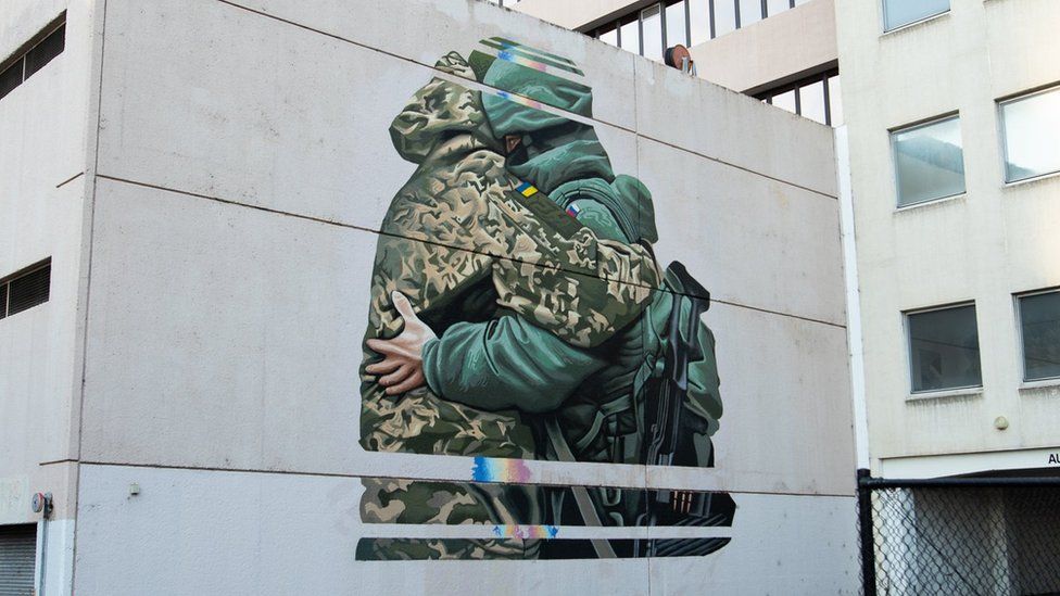 Mural showing Ukrainian and Russian soldier hugging
