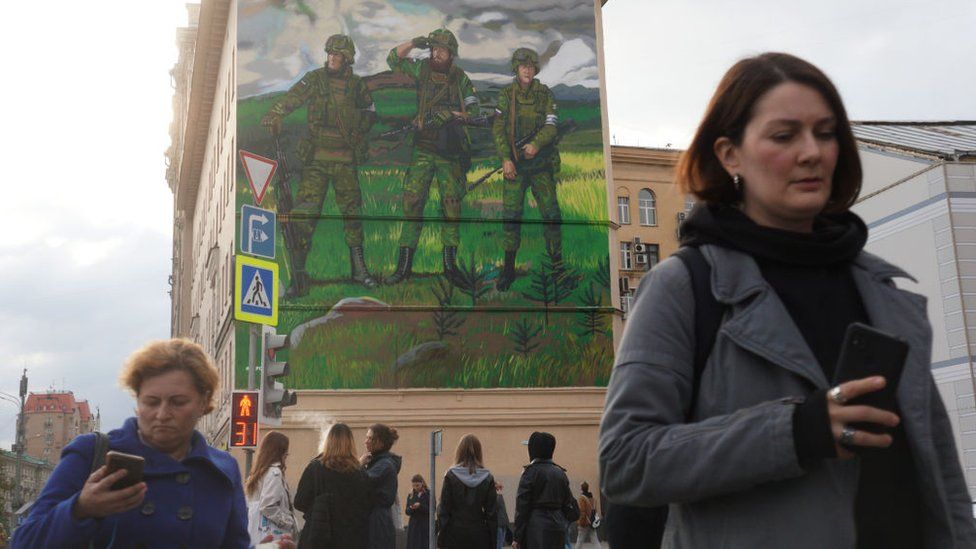 Moscow now has a giant pro-war mural on one of its buildings