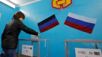 Война на Украине: спорные референдумы закрыты в регионах, удерживаемых Россией