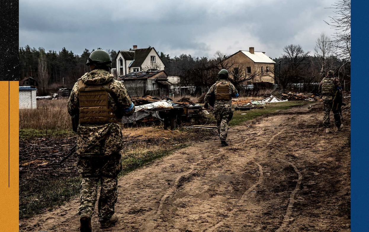 Украинские солдаты в селе Мощун 30 марта.