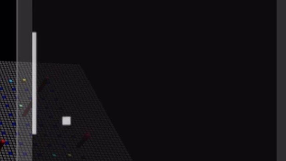 Выращенные в лаборатории клетки мозга играют в видеоигру Pong 3 Pong - это ранняя компьютерная игра, в которой задача состоит в том, чтобы передвинуть полоску слева, чтобы маленький квадратик не проскочил мимо - очень простая, но очень захватывающая в 1972 году.