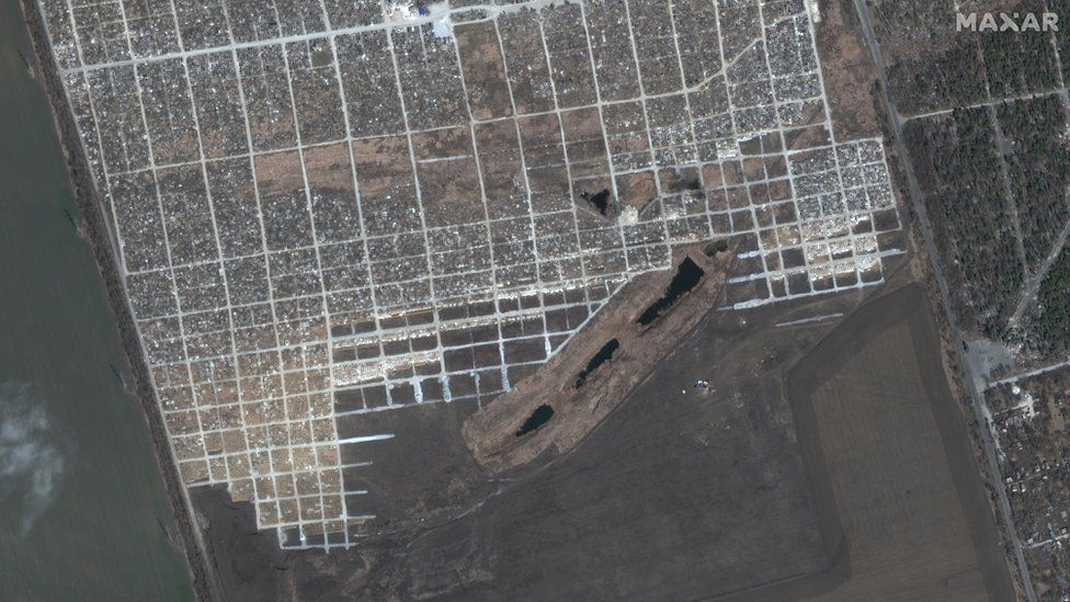 Photos of the Mariupol cemetery taken in March 2022