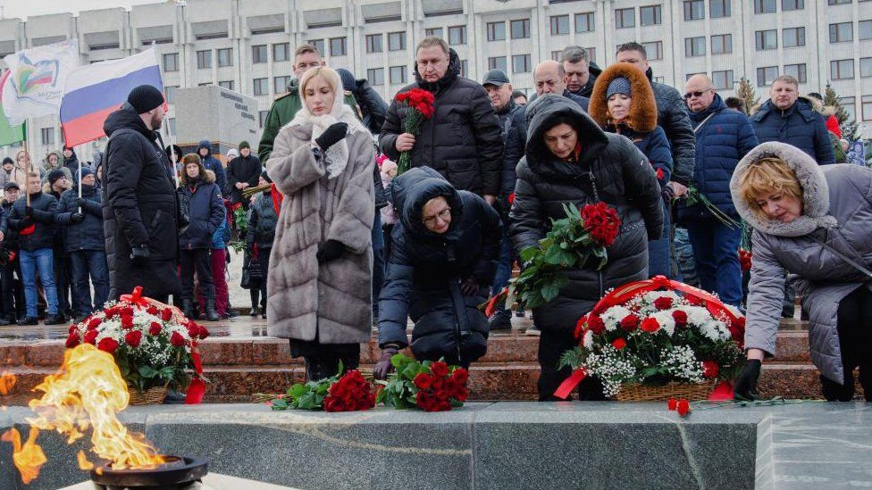 Local military commander's wife Yekaterina Kolotovkina was among mourners in the centre of Samara