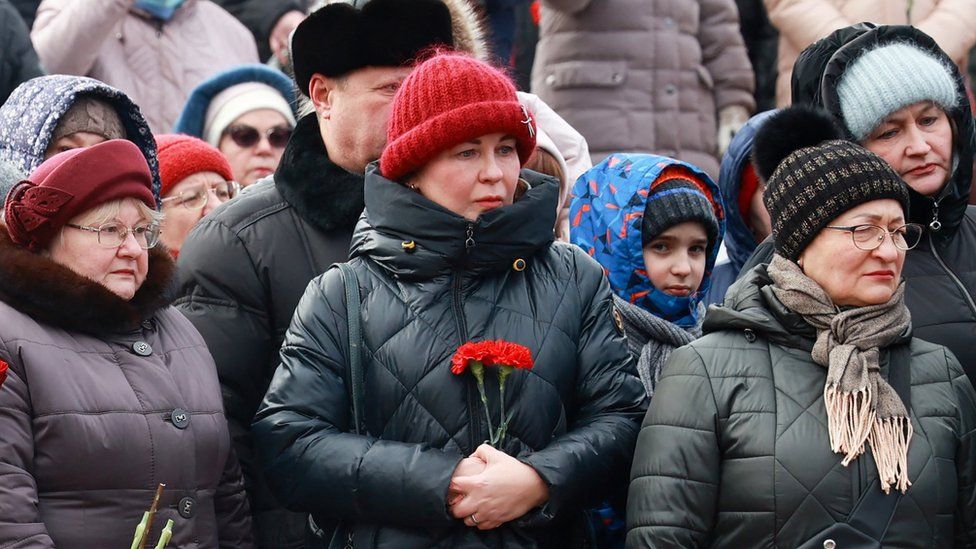 Mourners gather to lay flowers in memory of soldiers killed in Makiivka