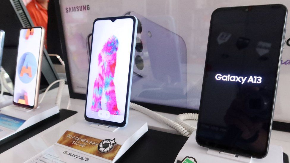 Телефоны Samsung на выставке.
