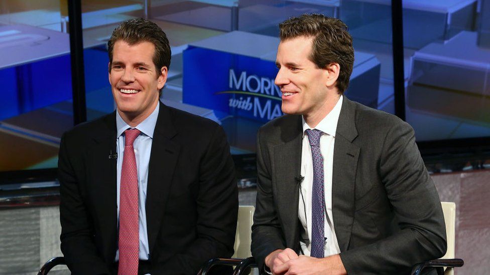 Tyler Winklevoss (l) and his twin brother Cameron
