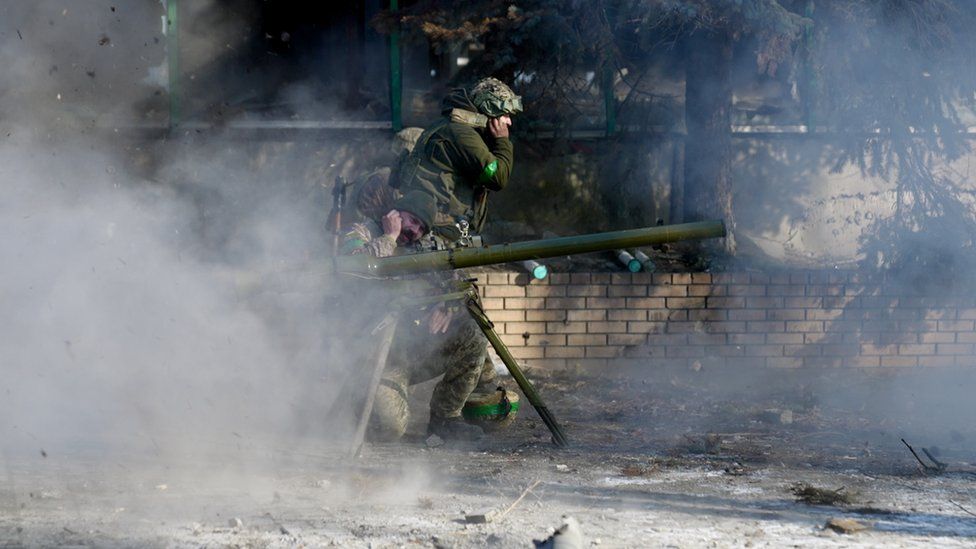 Украинские войска упорно удерживают Бахмут на фоне ожесточенных российских атак