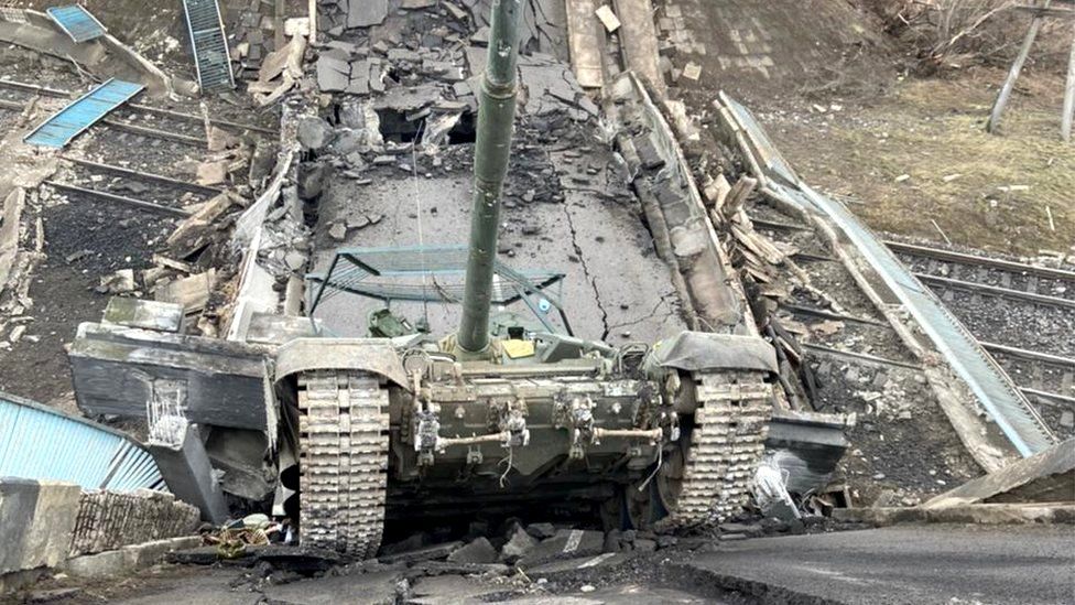 Hastily organised Ukrainian defenders blew up bridges around Mykolaiv, halting the Russian invaders