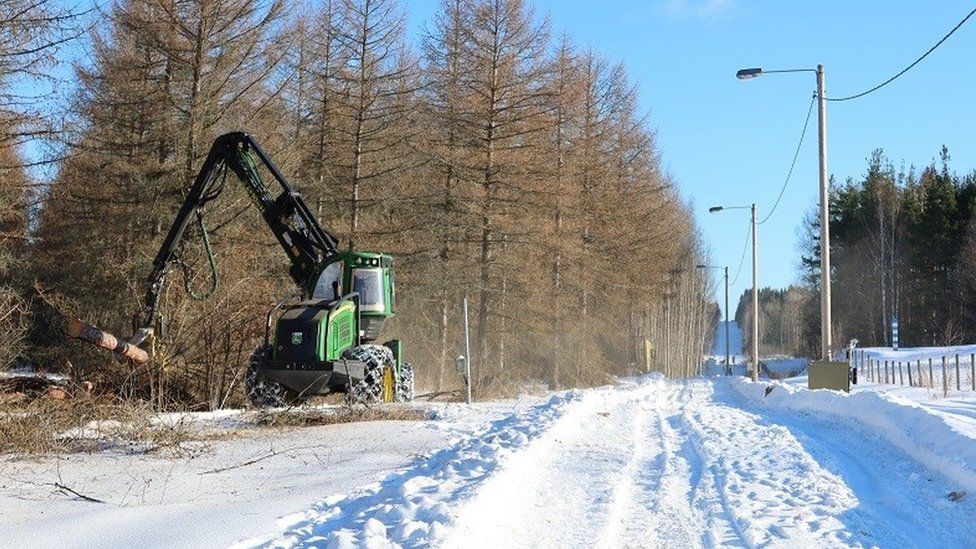 Work on the fence at the Imatra border crossing started on Tuesday