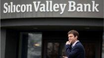 Британские фирмы ждут помощи от правительства после краха банка в США