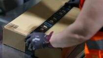 Amazon сократит еще 9000 рабочих мест