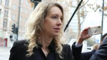 Основатель Theranos Элизабет Холмс отправится в тюрьму в конце апреля