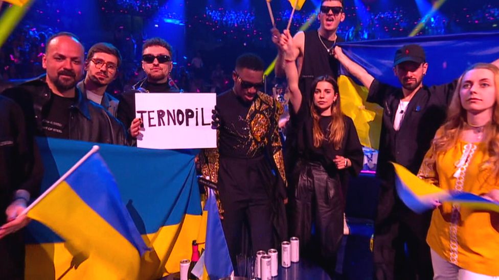 Tvorchi held up a sign displaying the name of their hometown while participating in the Eurovision Song Contest