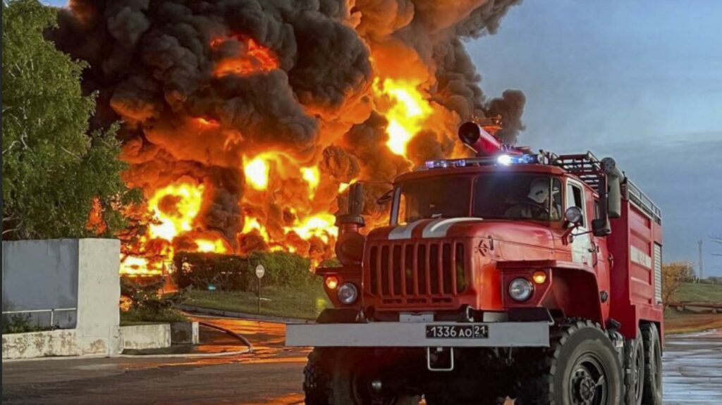 Крымский нефтяной резервуар подожжен беспилотником