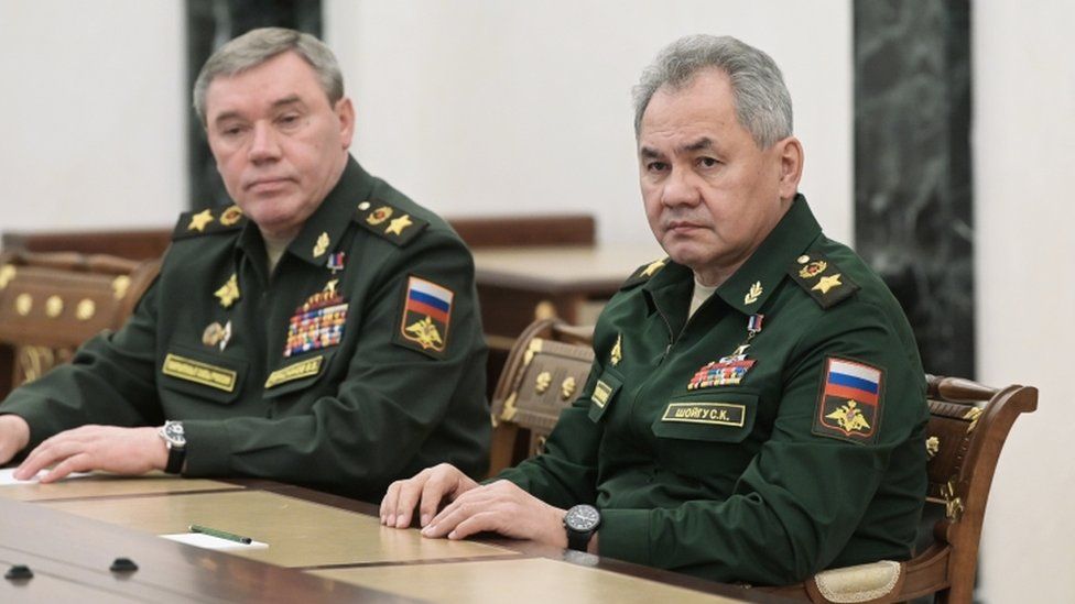 герасимов (слева) и министр обороны шойгу сыграли ключевую роль в стратегических решениях путина