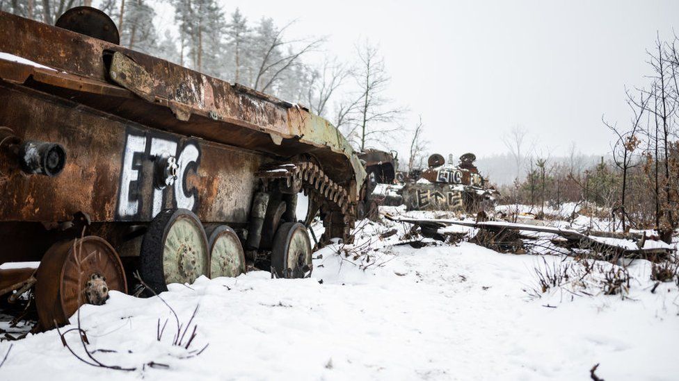 Разрушенная российская техника теперь усеивает киевские пригороды, где их продвижение было остановлено войсками генерала Залужного