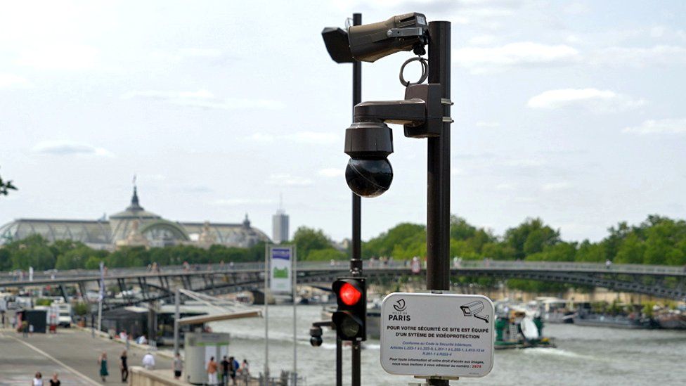 Олимпийские игры 2024 года в Париже: Камеры по всему Парижу будут использовать алгоритмы для обнаружения аномальных явлений, таких как драки и брошенные сумки