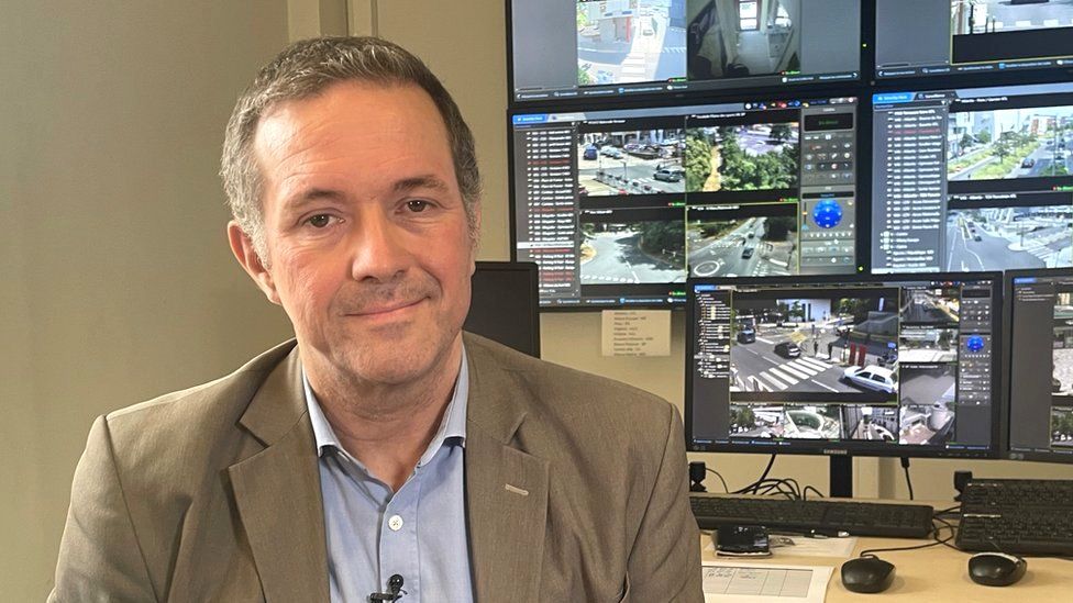 Олимпийские игры 2024 года в Париже: опасения по поводу французского плана по наблюдению за искусственным интеллектом 3 Николя Самсоен, мэр города Масси, говорит, что не хватает людей, чтобы следить за каждой камерой в пригороде Парижа