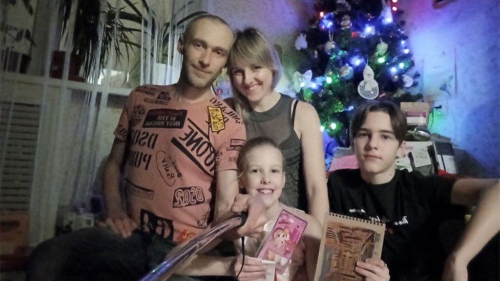 Jenia, Oksana and their children before the war