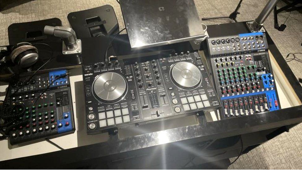 The Twitter auction features a DJ booth