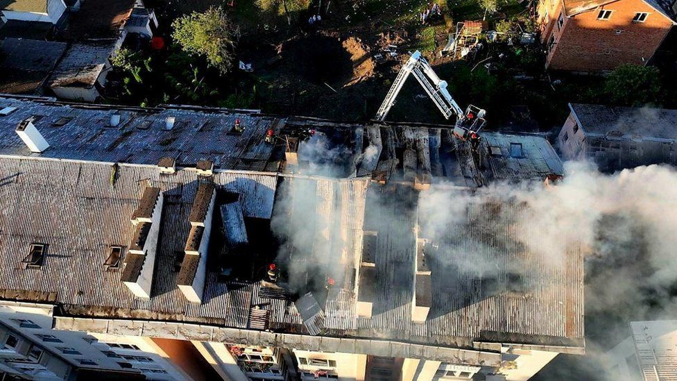 Три человека погибли в результате взрывов в Луцке и Львове 1 Здание, разрушенное в результате российского ракетного удара на фоне нападения россии на Украину, во Львове, Украина, 15 августа 2023 года.