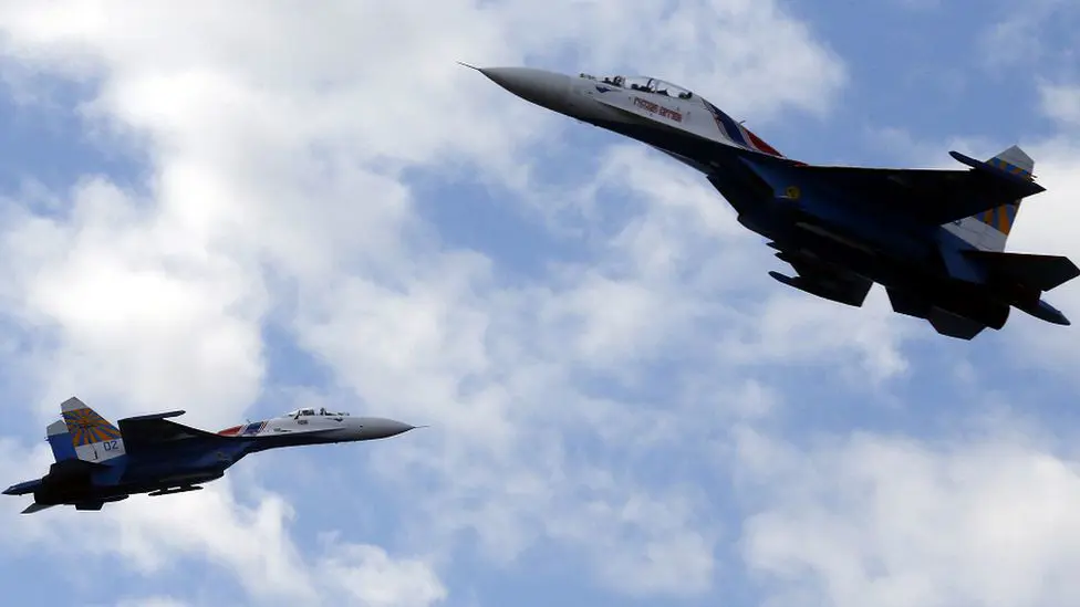Российский Су-27, как и те, что на фото, выпустил ракету рядом с самолетом Королевских ВВС