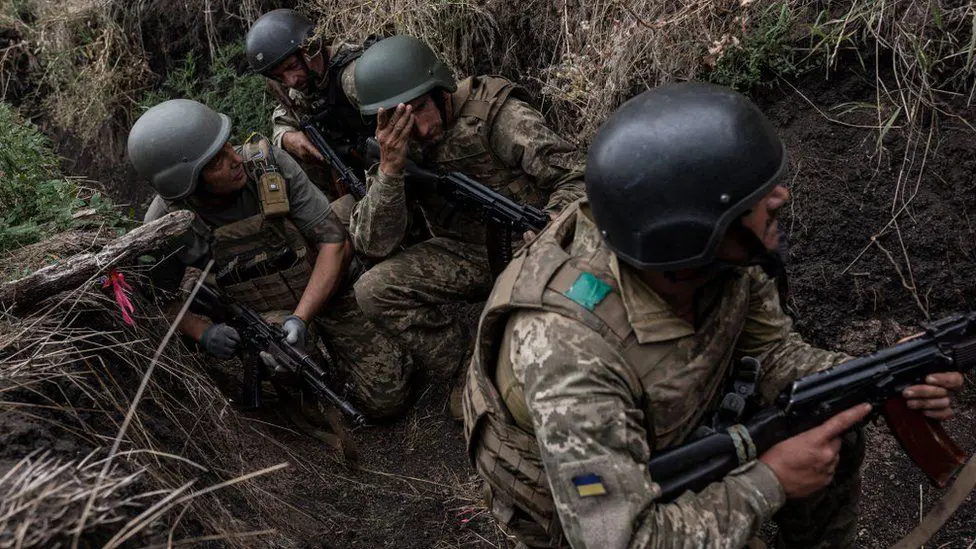 Украинские войска в окопе