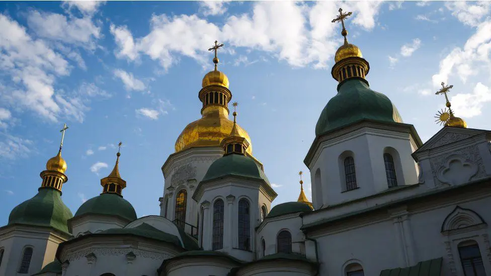 Софийский собор в Киеве — культовый украинский туристический объект, построенный в XI веке.
