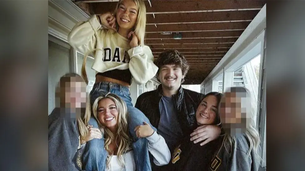 О безумии Tiktok в реальной жизни — от беспорядков до ложных обвинений в убийстве 2 Видео об убийстве четырех студентов в Айдахо собрало более двух миллиардов просмотров на TikTok и было просмотрено по всему миру