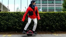 Все электроскейтборды Onewheel отзываются по всему миру после четырех смертей