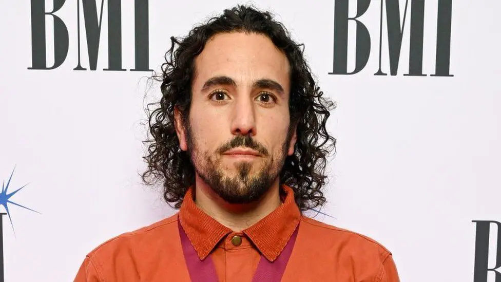 Авторы песен Doja Cat и Jonas Brothers говорят, что искусственного интеллекта не следует бояться 3 Аарон Хорн говорит, что музыкальная индустрия постоянно адаптируется к новым инструментам и технологиям