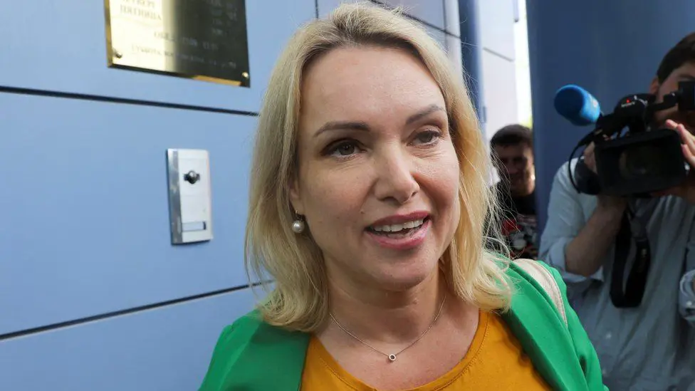 Марина Овсянникова: Российская антивоенная журналистка приговорена заочно 1 Марина Овсянникова говорит, что ее протест против войны был «единственно правильным моральным выбором».